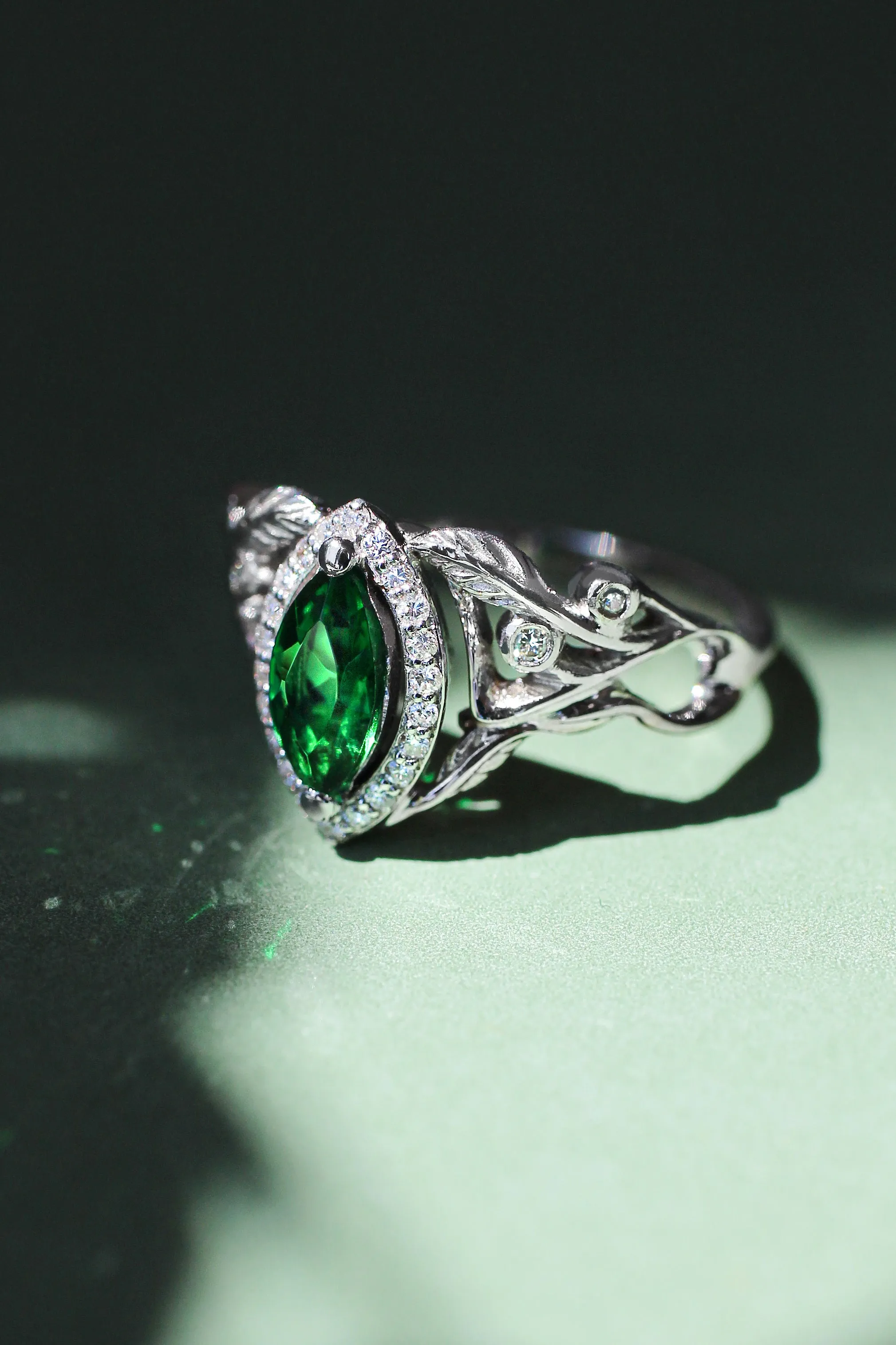 Bridal ring set with lab emerald and diamond halo / Callisto