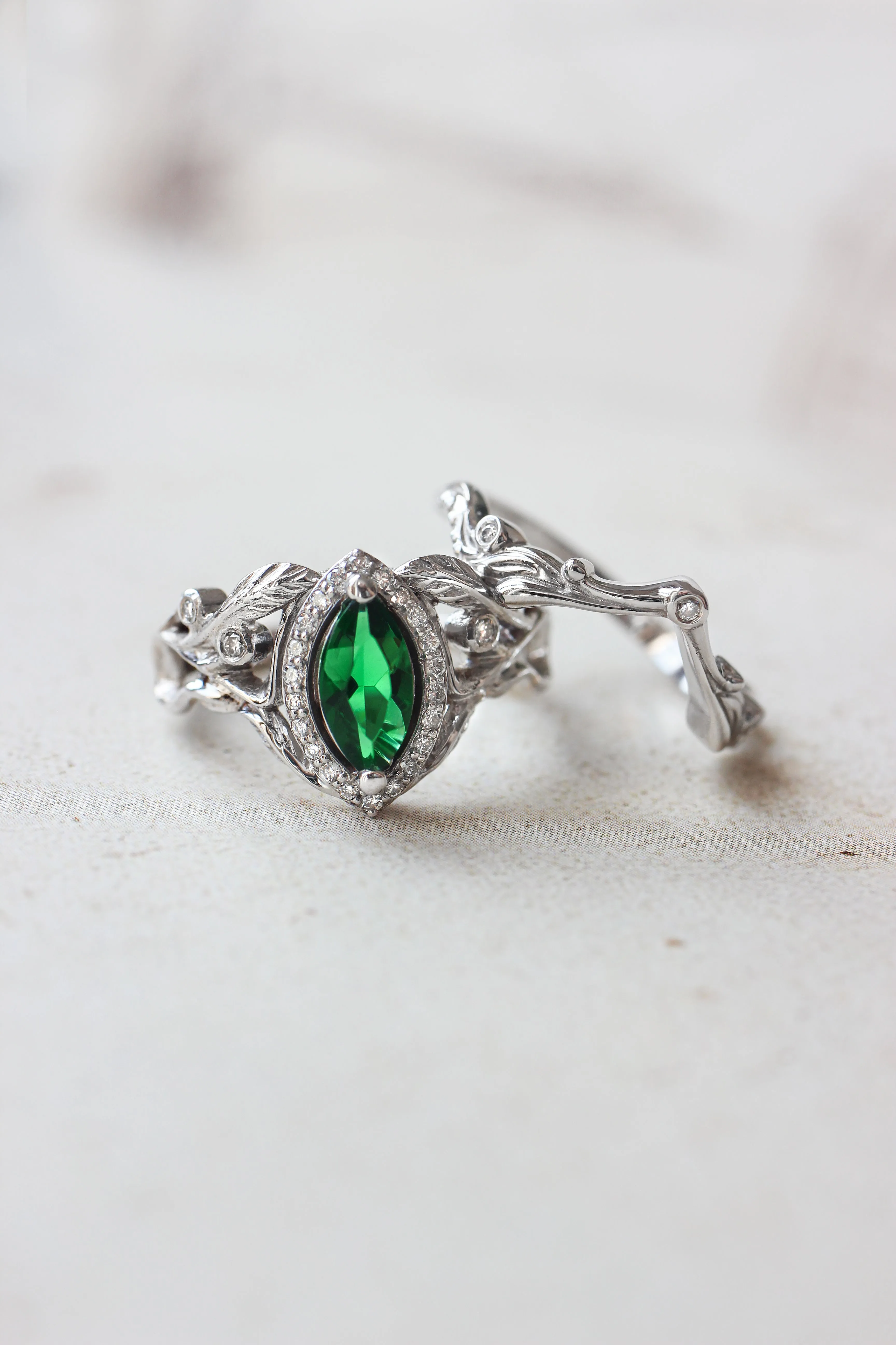 Bridal ring set with lab emerald and diamond halo / Callisto