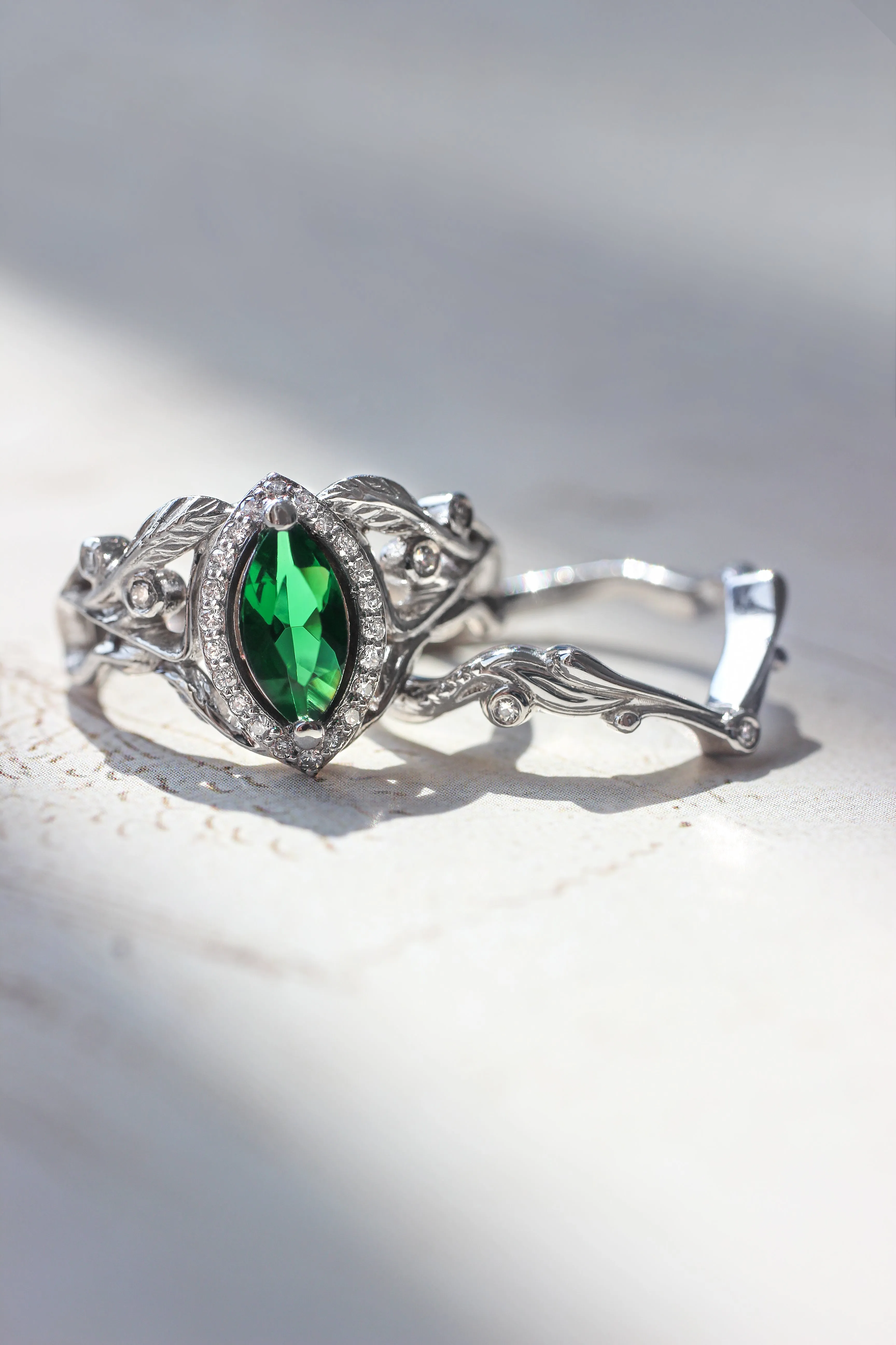 Bridal ring set with lab emerald and diamond halo / Callisto