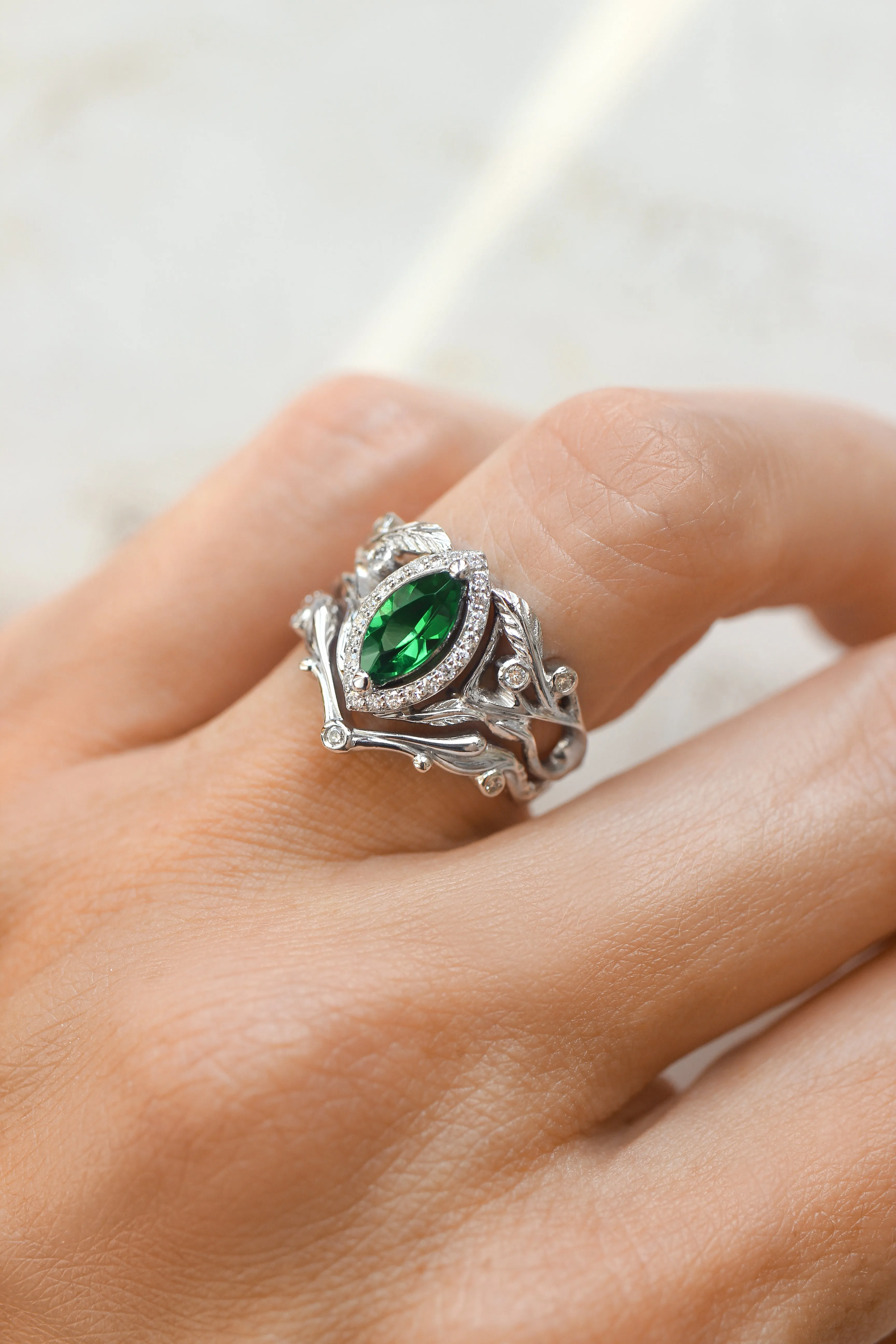 Bridal ring set with lab emerald and diamond halo / Callisto