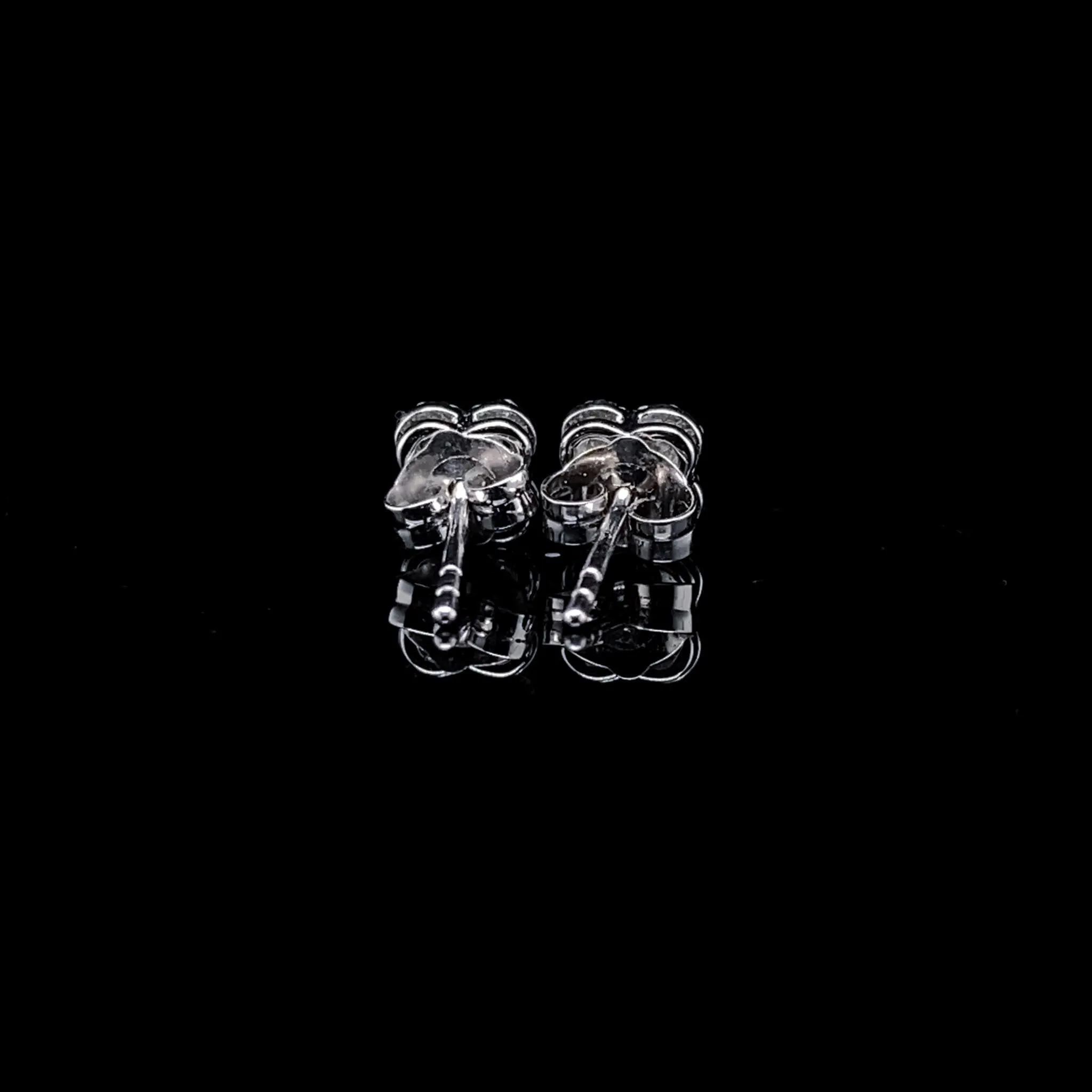 #LVNA2024 | Classic Clover Diamond Stud Earrings 18kt