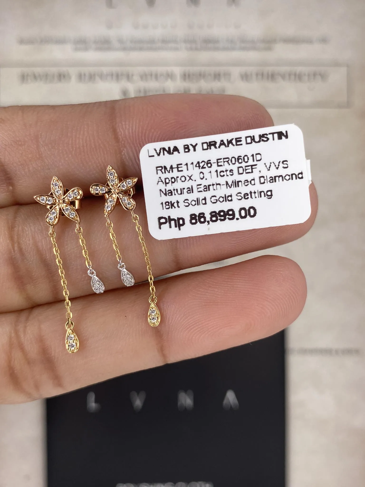 #LVNA2024 | Flower Drop Pear Dangling Diamond Earrings 18kt
