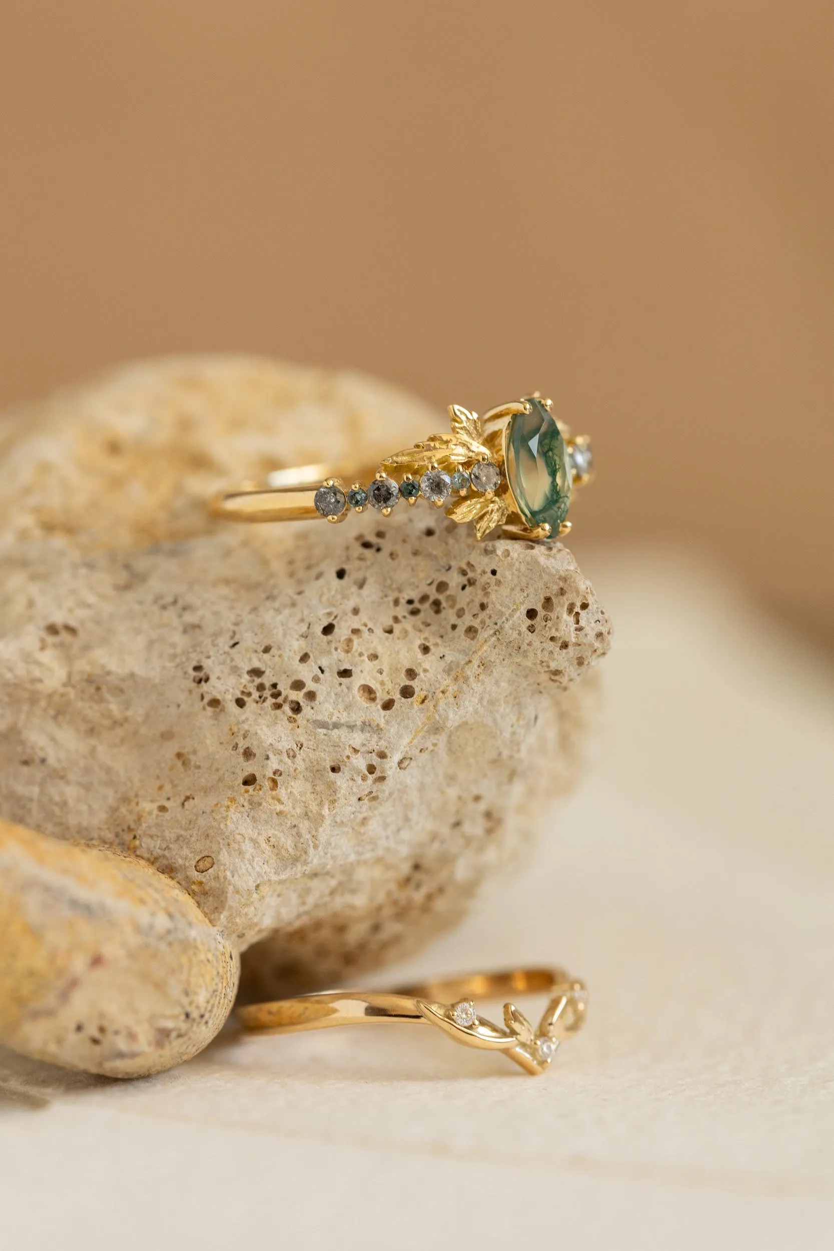Marquise moss agate bridal ring set with salt&pepper diamonds and teal sapphires / Verbena