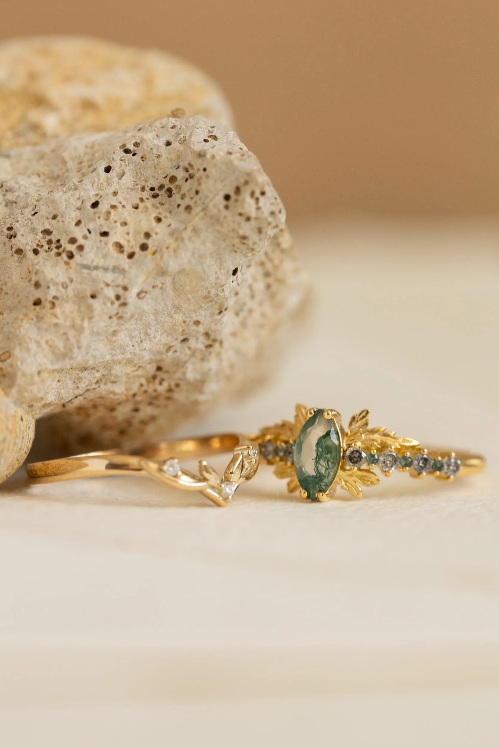 Marquise moss agate bridal ring set with salt&pepper diamonds and teal sapphires / Verbena