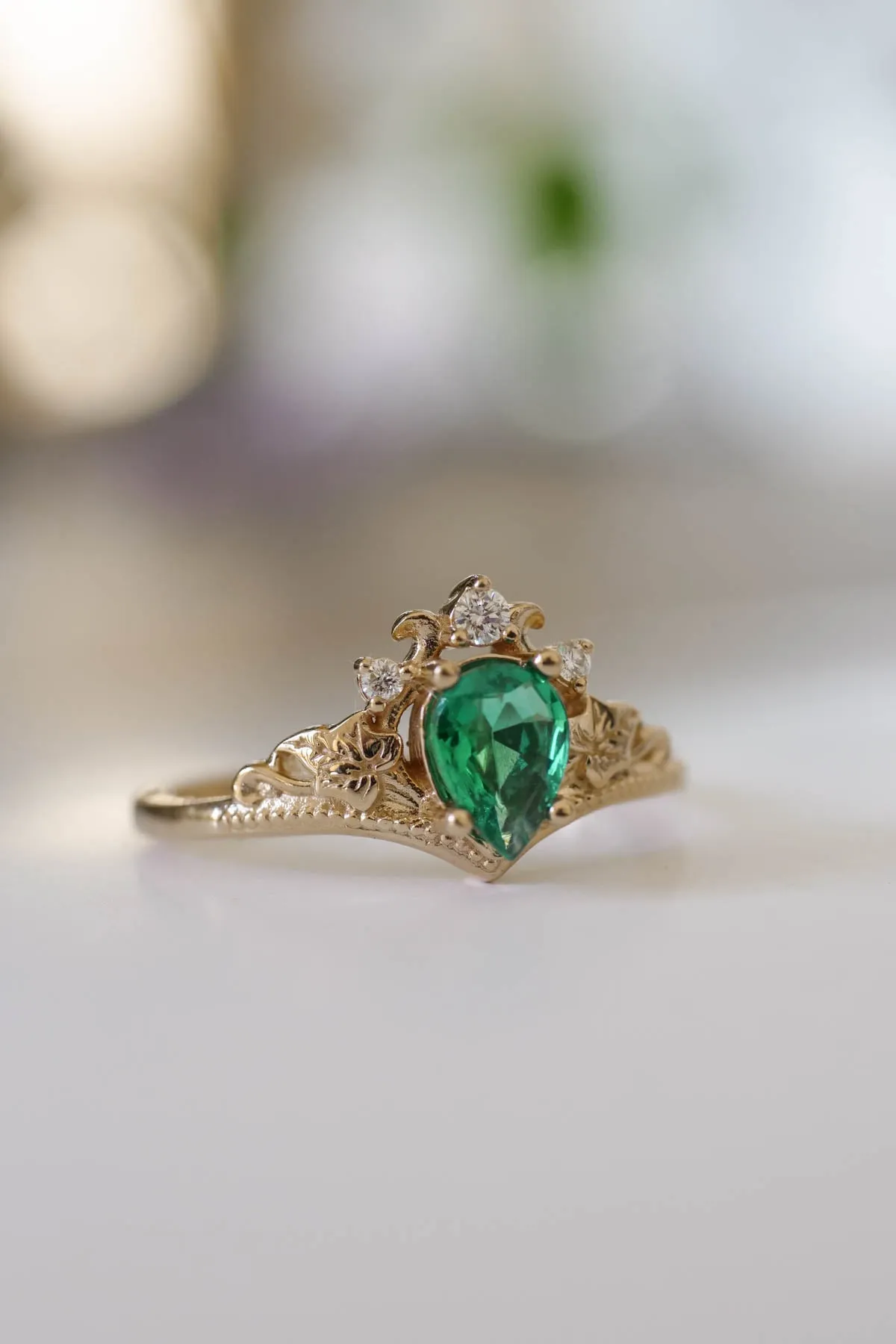 Natural emerald and diamonds engagement ring / Ariadne