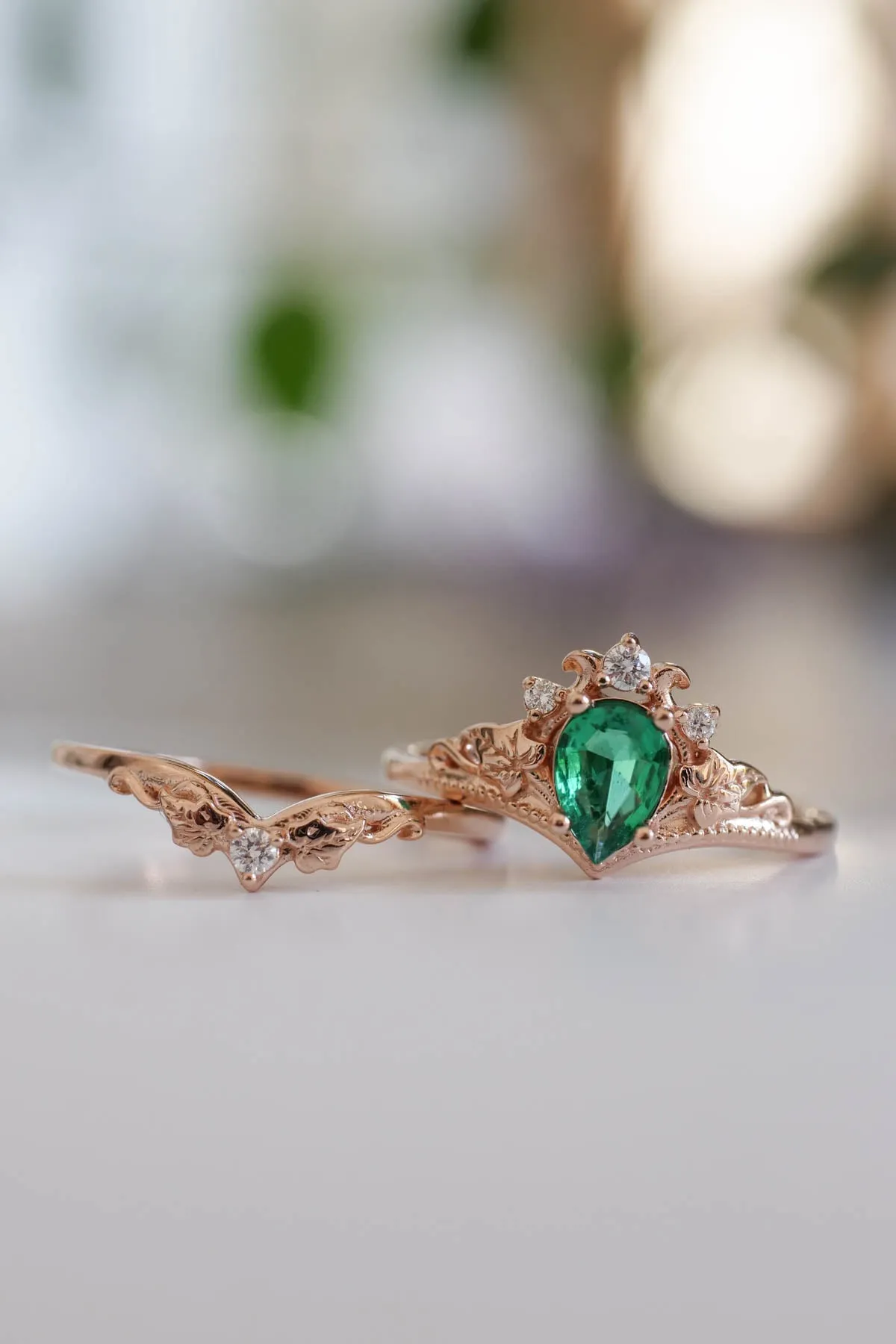 Natural emerald and diamonds engagement ring / Ariadne