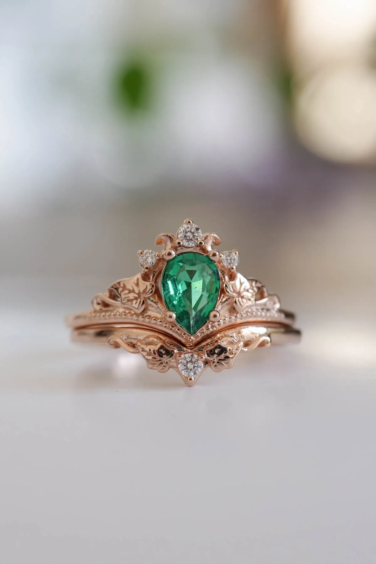 Natural emerald and diamonds engagement ring / Ariadne