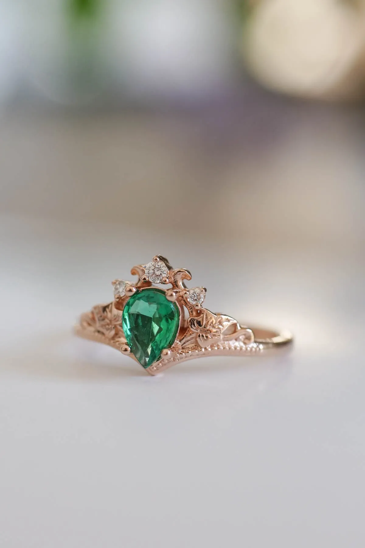 Natural emerald and diamonds engagement ring / Ariadne