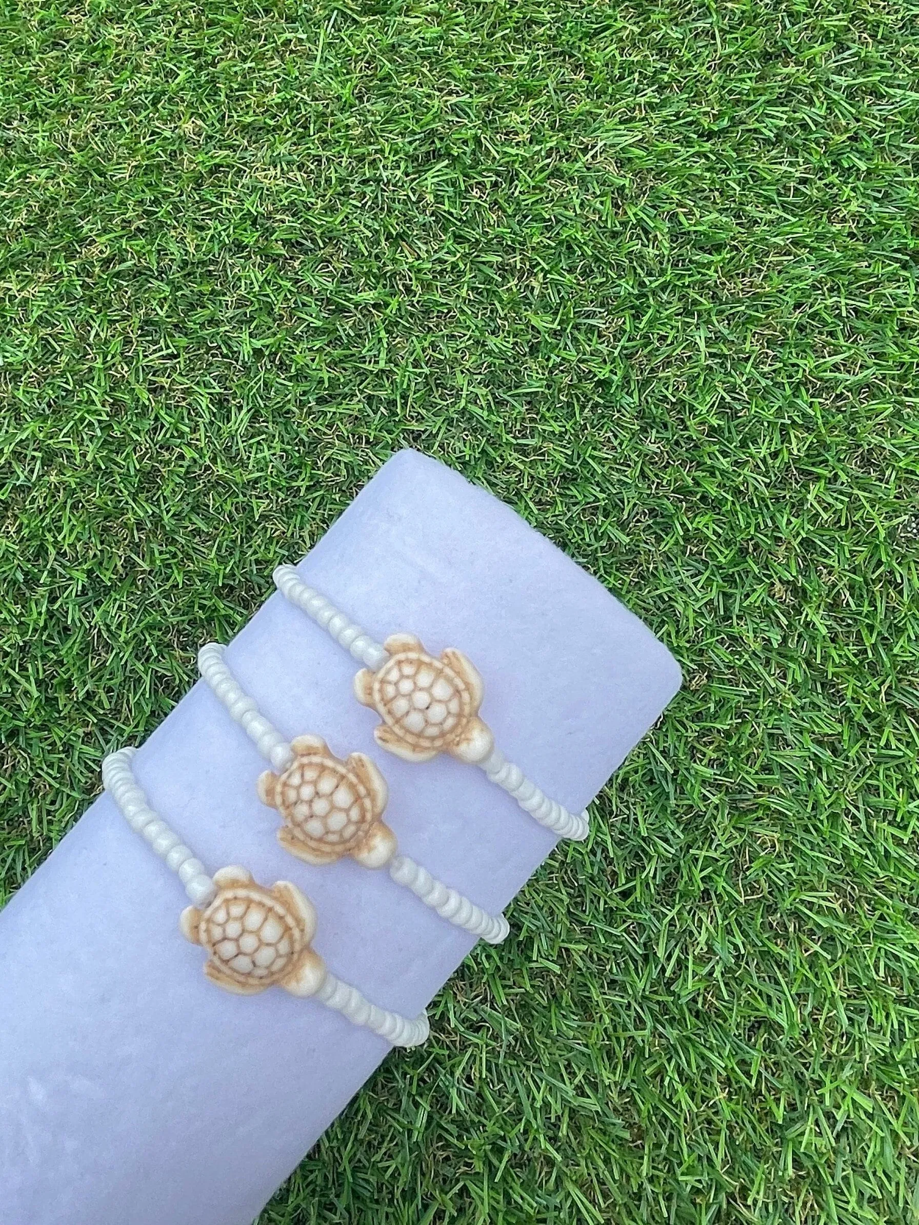 White turtle seed bead bracelet!