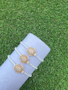White turtle seed bead bracelet!