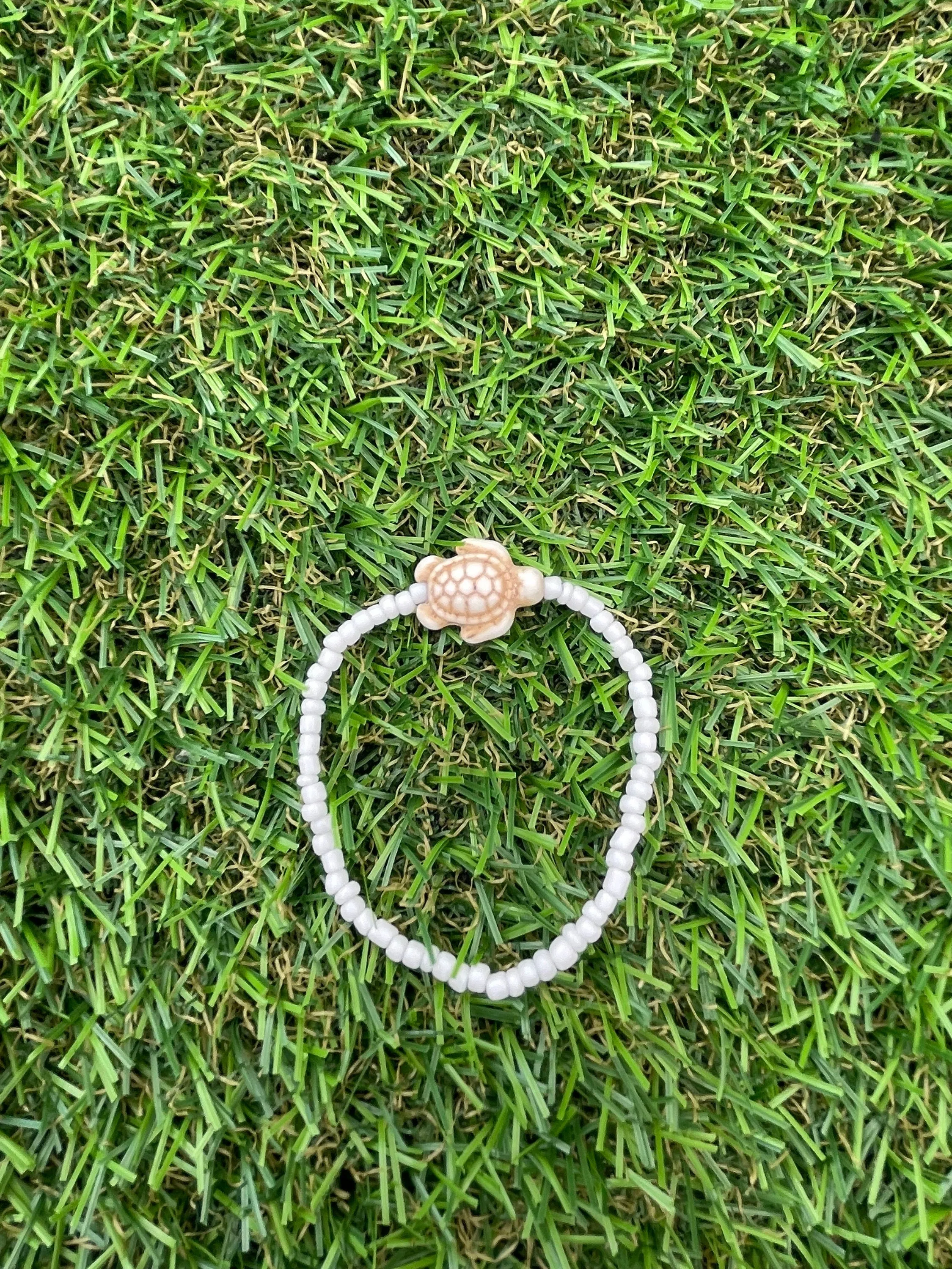 White turtle seed bead bracelet!